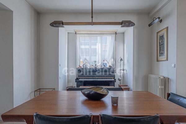 Mougins Quartier Tournamy / à vendre Propriété atypique avec dépendance, piscine et double garage