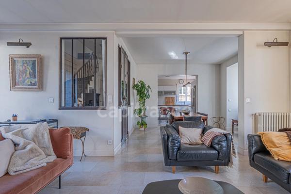 Mougins Quartier Tournamy / à vendre Propriété atypique avec dépendance, piscine et double garage