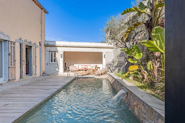 Mougins Quartier Tournamy / à vendre Propriété atypique avec dépendance, piscine et double garage
