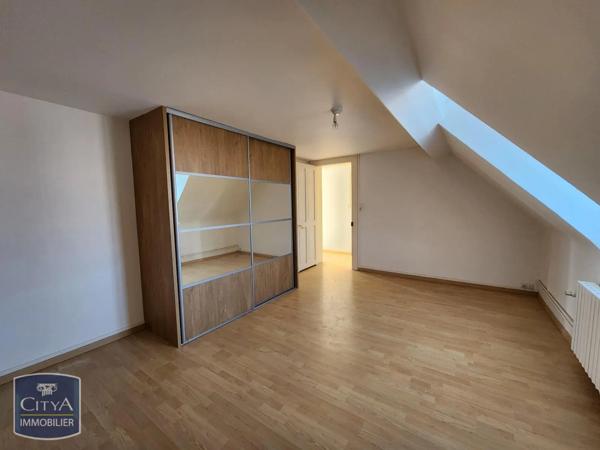 Appartement à louer 2 pièces 49.6m² Cambrai (59400)
