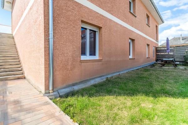 MORESTEL – Centre-ville -  Investissement locatif sécurisé - APPARTEMENT T3 traversant de 60.83 m² av. Cour privée + Place Parking Vendu LOUÉ