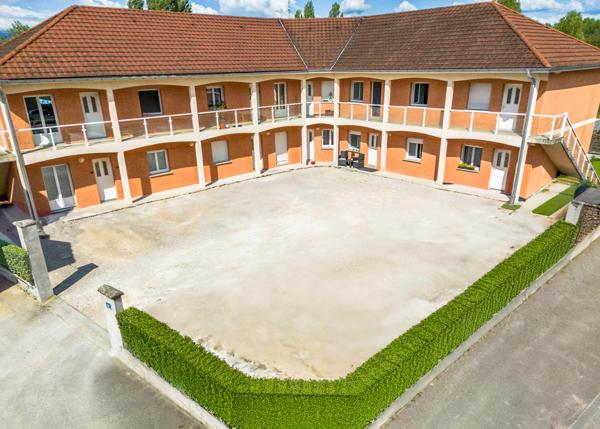 MORESTEL – Centre-ville -  Investissement locatif sécurisé - APPARTEMENT T3 traversant de 60.83 m² av. Cour privée + Place Parking Vendu LOUÉ