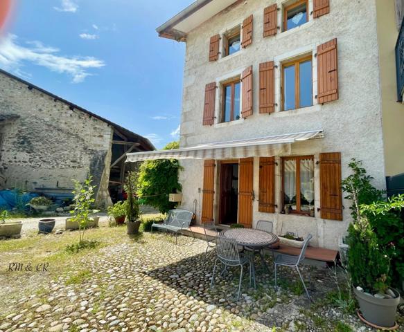 Dpt Ain (01), à vendre à PREGNIN, maison de village de 159 m2, 5 pièces, terrain de 416 m2