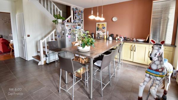 Dpt Ain (01), à vendre à PREGNIN, maison de village de 159 m2, 5 pièces, terrain de 416 m2