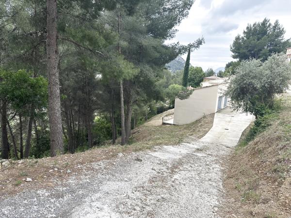 Le Revest-les-Eaux (83200) Villa récente avec double garage