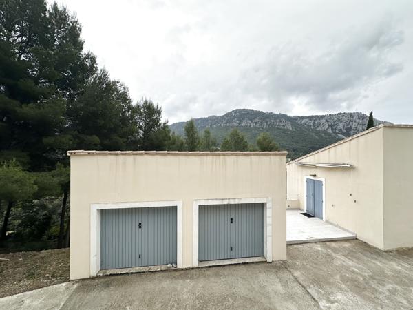 Le Revest-les-Eaux (83200) Villa récente avec double garage