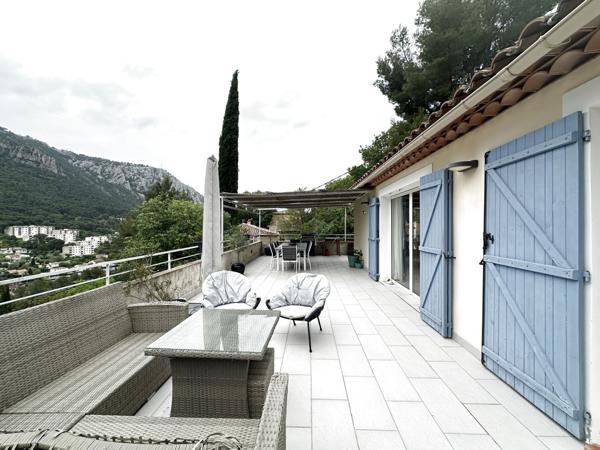 Le Revest-les-Eaux (83200) Villa récente avec double garage