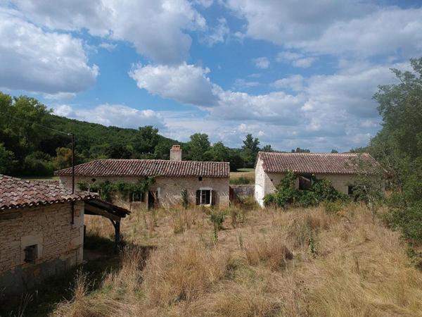 Ancienne ferme en pierre sans voisin