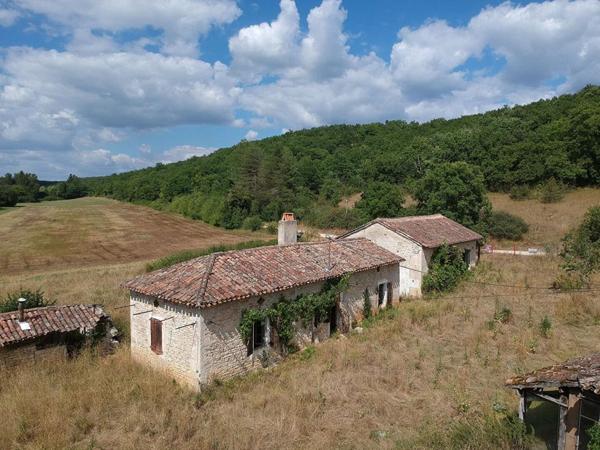 Ancienne ferme en pierre sans voisin