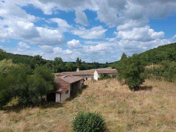 Ancienne ferme en pierre sans voisin