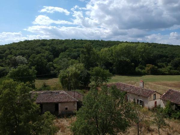 Ancienne ferme en pierre sans voisin