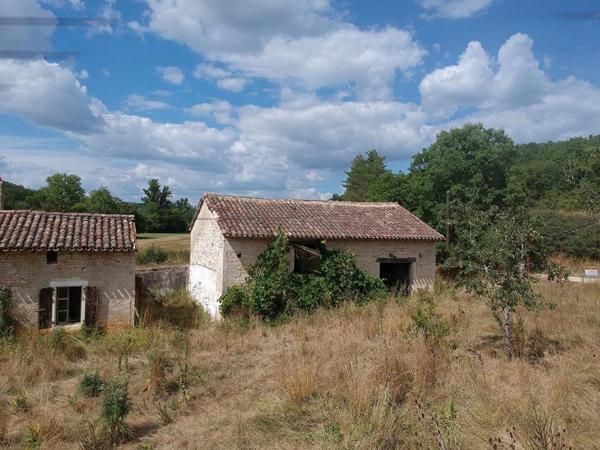 Ancienne ferme en pierre sans voisin