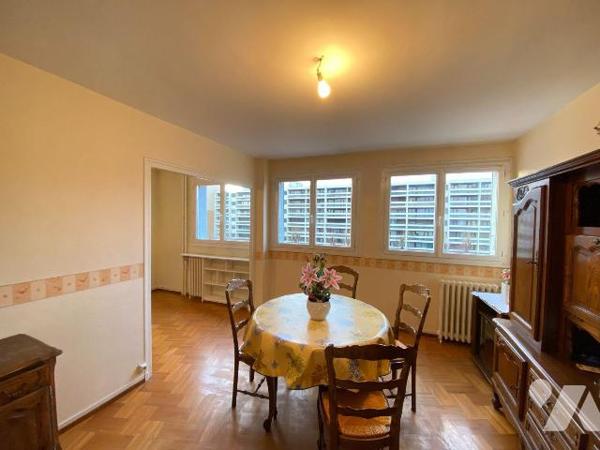 AURILLAC, la Dorinière, appartement à vendre comprenant, entrée, cuisine, salle d'eau, W.C sépa...