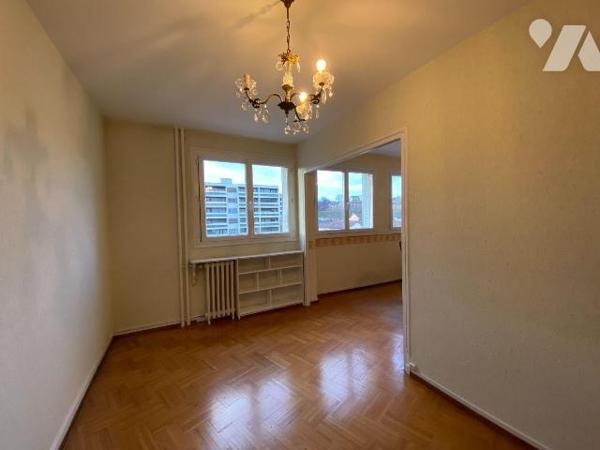 AURILLAC, la Dorinière, appartement à vendre comprenant, entrée, cuisine, salle d'eau, W.C sépa...