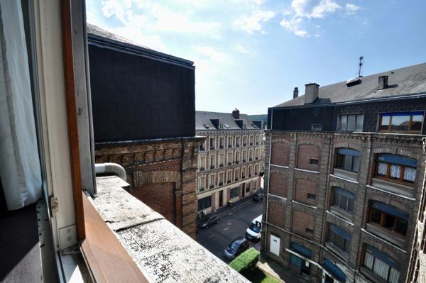 Dpt Seine Maritime (76), à vendre Proche Rouen Appartement 3 pièces 76 m² au 4ème et dernier étage, sud. Cave