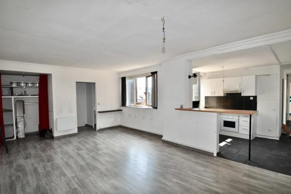 Dpt Seine Maritime (76), à vendre Proche Rouen Appartement 3 pièces 76 m² au 4ème et dernier étage, sud. Cave