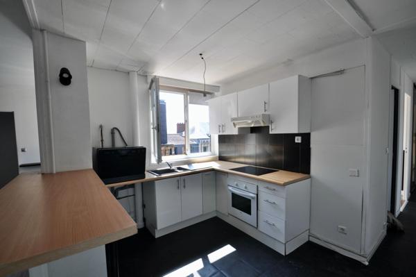 Dpt Seine Maritime (76), à vendre Proche Rouen Appartement 3 pièces 76 m² au 4ème et dernier étage, sud. Cave