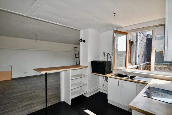 Dpt Seine Maritime (76), à vendre Proche Rouen Appartement 3 pièces 76 m² au 4ème et dernier étage, sud. Cave