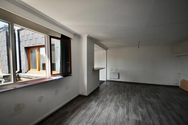 Dpt Seine Maritime (76), à vendre Proche Rouen Appartement 3 pièces 76 m² au 4ème et dernier étage, sud. Cave