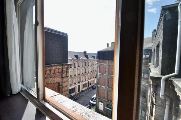 Dpt Seine Maritime (76), à vendre Proche Rouen Appartement 3 pièces 76 m² au 4ème et dernier étage, sud. Cave