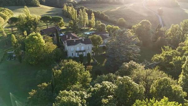 Domaine d'exception, à 5mn d'Auch, dans le Gers, sur 16 ha de prairies