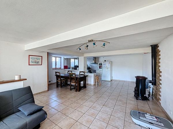 Maison Blyes 4 pièces 136 m2, 3 chambres sur un terrain de 333m2, au calme proche école et toutes commodités