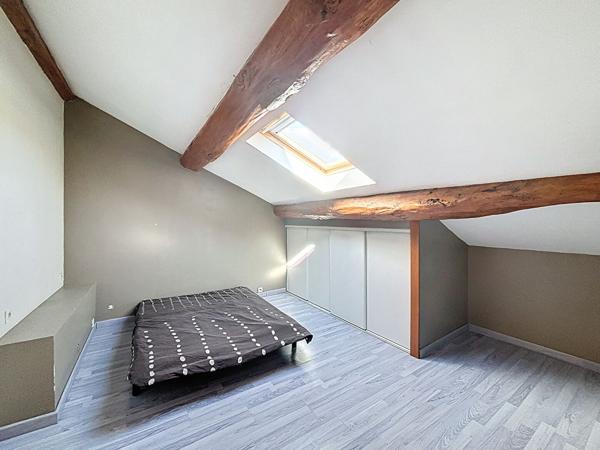 Maison Blyes 4 pièces 136 m2, 3 chambres sur un terrain de 333m2, au calme proche école et toutes commodités