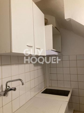 maison de ville une chambre et un grenier