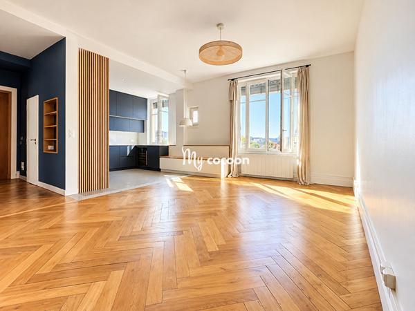Lyon 6e Brotteaux - T3 - 94 m2 étage élevé & balcon