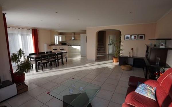 Maison à louer    4 pièces • 168,18 m2 Péron