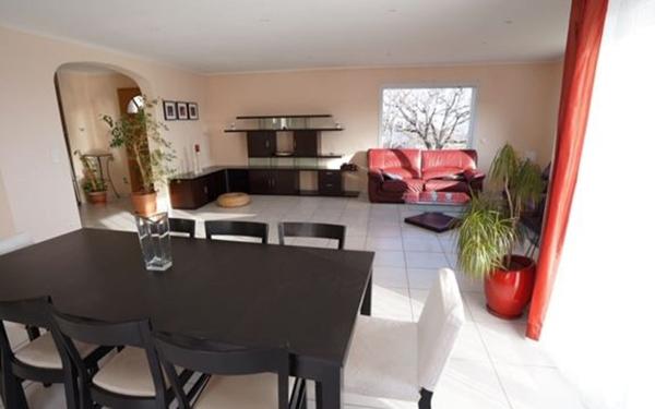 Maison à louer    4 pièces • 168,18 m2 Péron