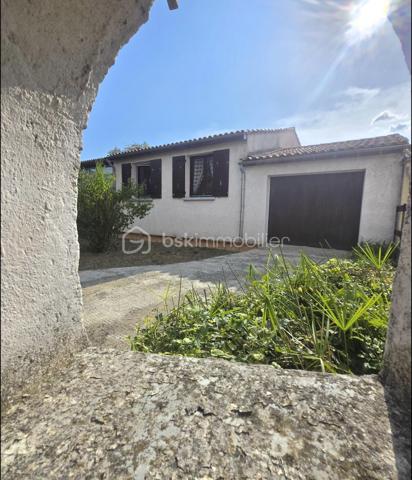 Maison individuelle de plain-pied avec jardin, terrasse et garage.

Pierrelatte 205 000 €.

À proximité immédiate du centre-ville de Pierrelatte et de toutes les commodités, découvrez cette agréable maison individuelle de plain-pied de 89 m², implantée sur un terrain clos, arboré et soigneusement entretenu de 577 m².

Dès l'entrée, vous serez séduit par un séjour lumineux et convivial, une cuisine indépendante entièrement équipée, ainsi que trois belles chambres offrant un cadre de vie confortable pour toute la famille. Une salle d'eau moderne et un WC indépendant complètent l'espace intérieur.

À l'extérieur, profitez d'une superbe terrasse couverte de 30 m², idéale pour partager des repas en famille ou entre amis, ainsi que d'un jardin verdoyant, parfaitement entretenu.

Un garage, une loggia et un abri de jardin viennent compléter les prestations de ce bien.

Les atouts :

Maison de plain-pied.
Terrain clos et paysager de 577 m².
3 chambres.
Terrasse couverte de 30 m².
Garage et abri de jardin.
Fibre optique.
Forage.
Adoucisseur d'eau.
Radiateurs électriques récents.
Vide sanitaire.
Tout-à-l'égout.

Proximité immédiate des commerces, écoles et services.

Cette maison offre un beau potentiel de personnalisation pour créer un intérieur à votre image, tout en bénéficiant d'une base saine et parfaitement entretenue.

DPE : D

Consommation énergétique : 216 kWh/m²/an
Estimation des dépenses énergétiques : entre 1 490 € et 2 060 € par an (abonnements compris – années de référence 2021, 2022 et 2023).

Une belle opportunité pour une résidence principale ou un investissement.

Contactez-moi dès aujourd'hui pour organiser une visite et découvrir tout le potentiel de cette maison.
