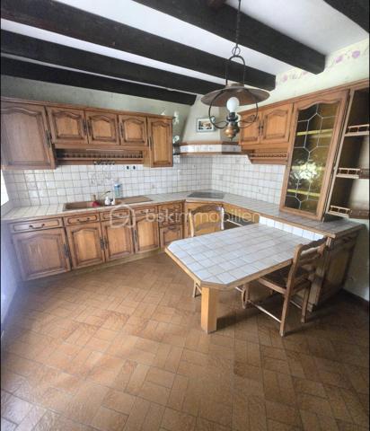 Maison individuelle de plain-pied avec jardin, terrasse et garage.

Pierrelatte 205 000 €.

À proximité immédiate du centre-ville de Pierrelatte et de toutes les commodités, découvrez cette agréable maison individuelle de plain-pied de 89 m², implantée sur un terrain clos, arboré et soigneusement entretenu de 577 m².

Dès l'entrée, vous serez séduit par un séjour lumineux et convivial, une cuisine indépendante entièrement équipée, ainsi que trois belles chambres offrant un cadre de vie confortable pour toute la famille. Une salle d'eau moderne et un WC indépendant complètent l'espace intérieur.

À l'extérieur, profitez d'une superbe terrasse couverte de 30 m², idéale pour partager des repas en famille ou entre amis, ainsi que d'un jardin verdoyant, parfaitement entretenu.

Un garage, une loggia et un abri de jardin viennent compléter les prestations de ce bien.

Les atouts :

Maison de plain-pied.
Terrain clos et paysager de 577 m².
3 chambres.
Terrasse couverte de 30 m².
Garage et abri de jardin.
Fibre optique.
Forage.
Adoucisseur d'eau.
Radiateurs électriques récents.
Vide sanitaire.
Tout-à-l'égout.

Proximité immédiate des commerces, écoles et services.

Cette maison offre un beau potentiel de personnalisation pour créer un intérieur à votre image, tout en bénéficiant d'une base saine et parfaitement entretenue.

DPE : D

Consommation énergétique : 216 kWh/m²/an
Estimation des dépenses énergétiques : entre 1 490 € et 2 060 € par an (abonnements compris – années de référence 2021, 2022 et 2023).

Une belle opportunité pour une résidence principale ou un investissement.

Contactez-moi dès aujourd'hui pour organiser une visite et découvrir tout le potentiel de cette maison.