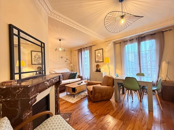 Appartement Paris 3 pièce(s) 54.45 m2