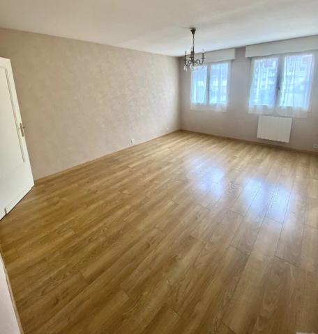 Dpt Allier (03), à vendre MONTLUCON appartement T6 de 164m² avec garage- cave - balcons.