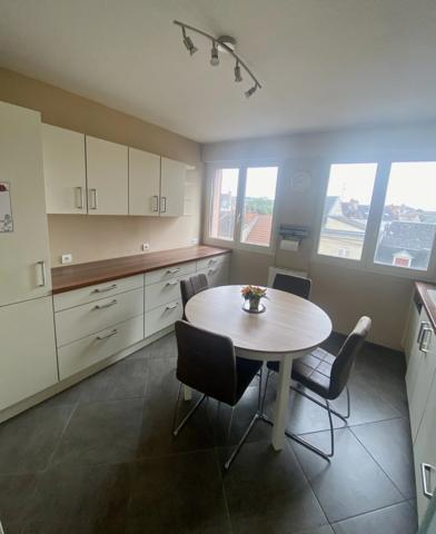 Dpt Allier (03), à vendre MONTLUCON appartement T6 de 164m² avec garage- cave - balcons.