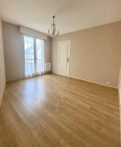 Dpt Allier (03), à vendre MONTLUCON appartement T6 de 164m² avec garage- cave - balcons.