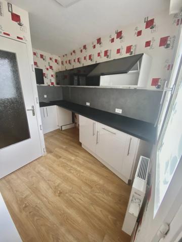 Dpt Allier (03), à vendre MONTLUCON appartement T6 de 164m² avec garage- cave - balcons.