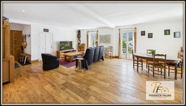 T4 rénové avec jardin, dépendance et vue panoramique – Briançon