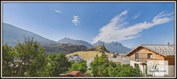T4 rénové avec jardin, dépendance et vue panoramique – Briançon