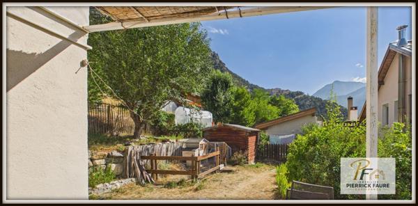 T4 rénové avec jardin, dépendance et vue panoramique – Briançon
