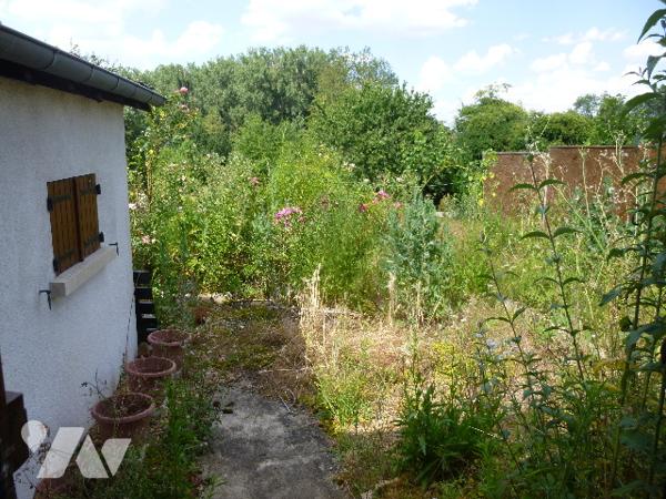 A Cosne-Cours-sur-Loire dans la Nièvre (58), à environ 1,5 km du centre-ville,