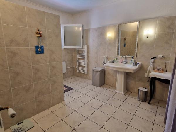 Villa 184 m2 hab. 400 m du centre-ville piscine Saint-Christol-lès-Alès (30380)