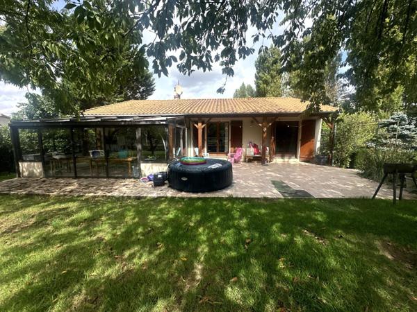 Maison de plain pied, 2 chambres, 1 bureau.