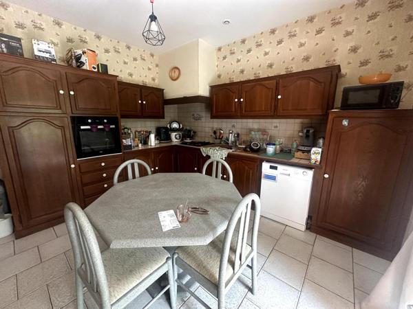 Maison de plain pied, 2 chambres, 1 bureau.