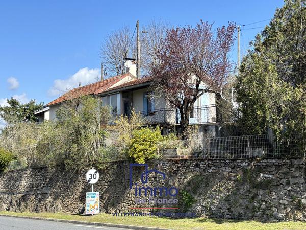 Maison avec garage et terrain attenant