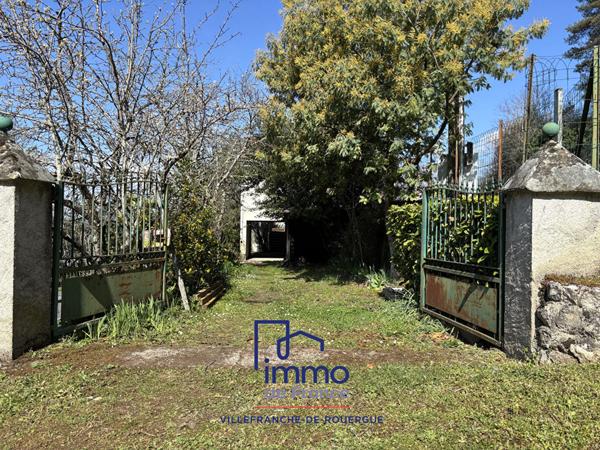 Maison avec garage et terrain attenant