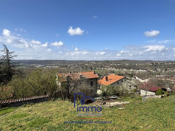 Maison avec garage et terrain attenant