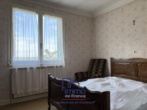 Maison avec garage et terrain attenant