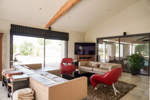 Maison à vendre 8 pièces proche de VONNAS (01)